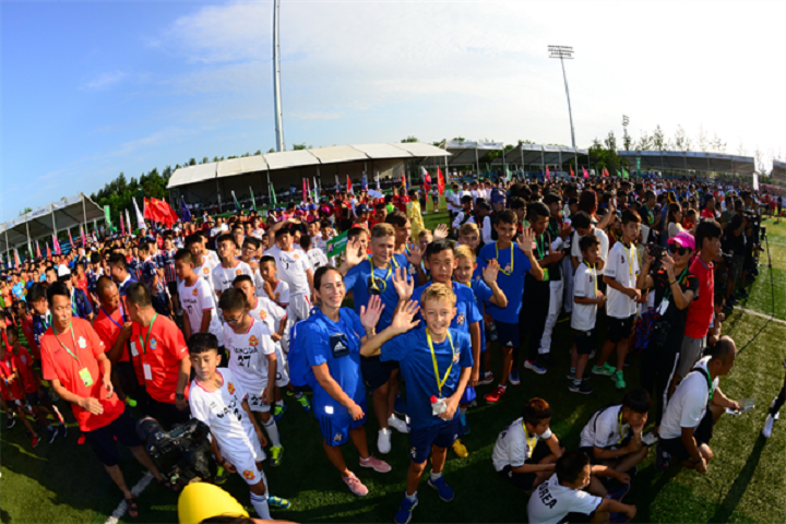 Football boys from all over the world play together in Shenyang